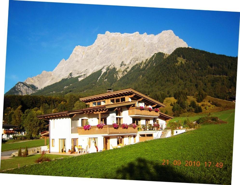 Haus Angelika Ehrwald Exterior foto